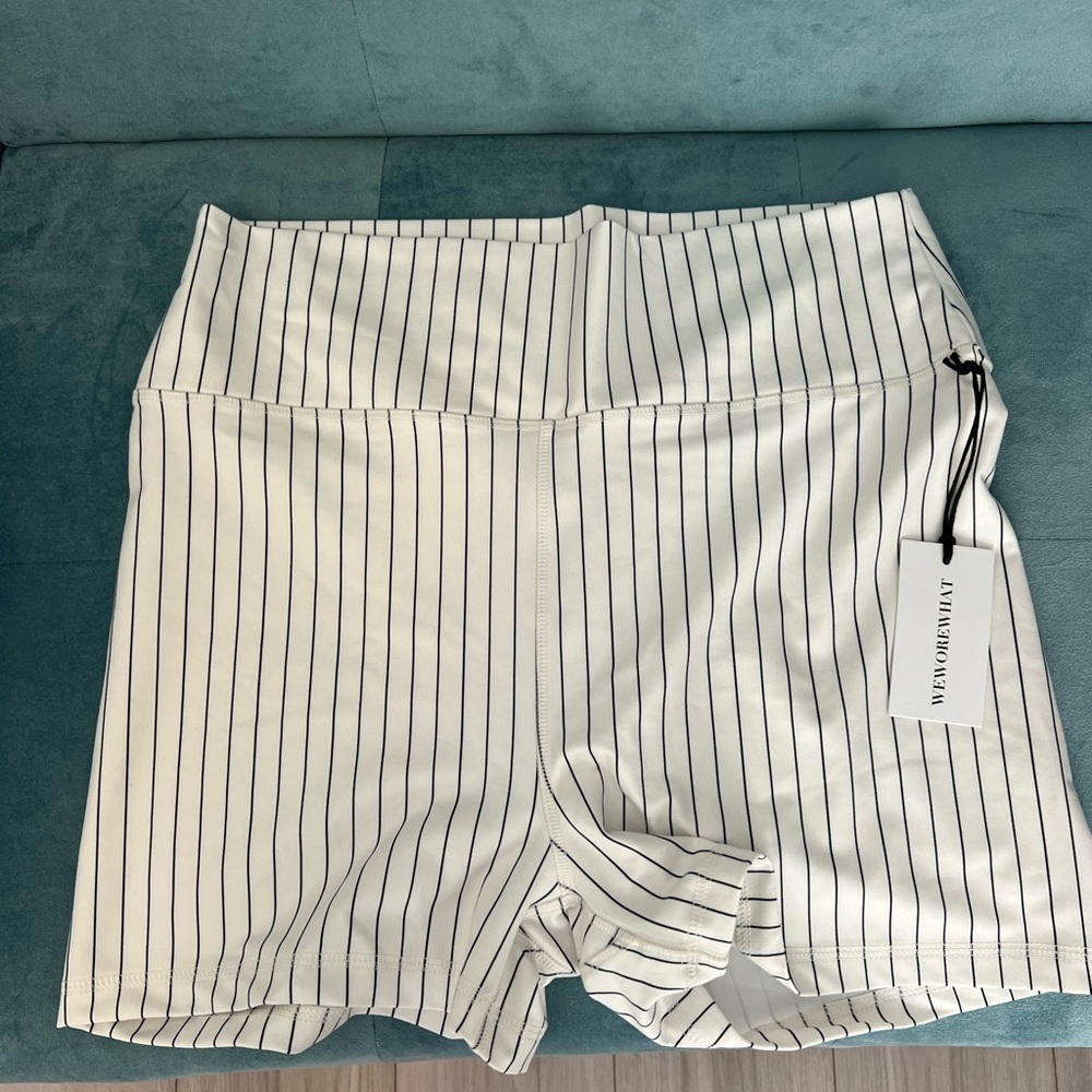 NWT WeWoreWhat Hot Short White/Black Pinstripe XL